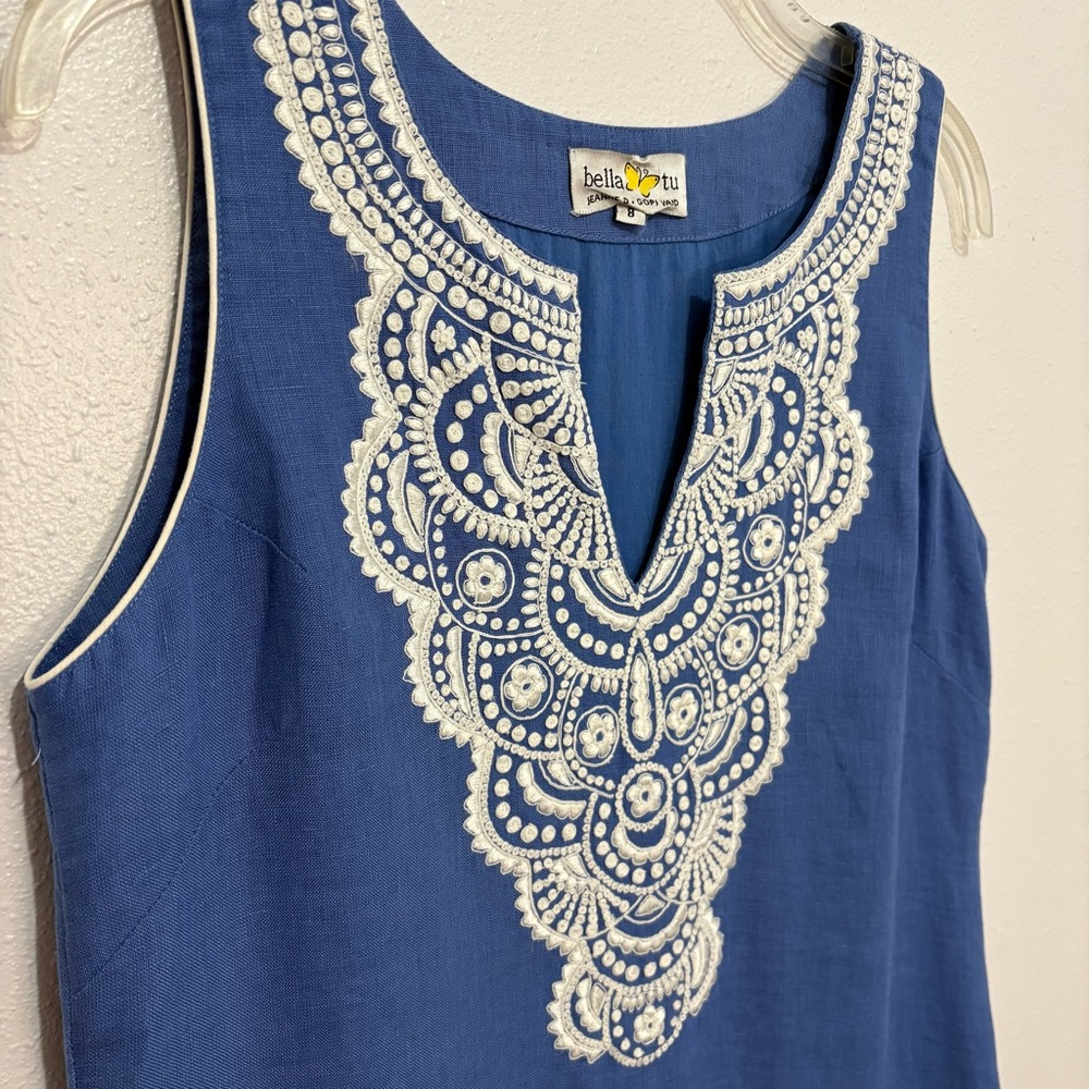Bella Tu Sleeveless Shift Dress With White Embroidery - 100% linen. - Picture 4 of 10